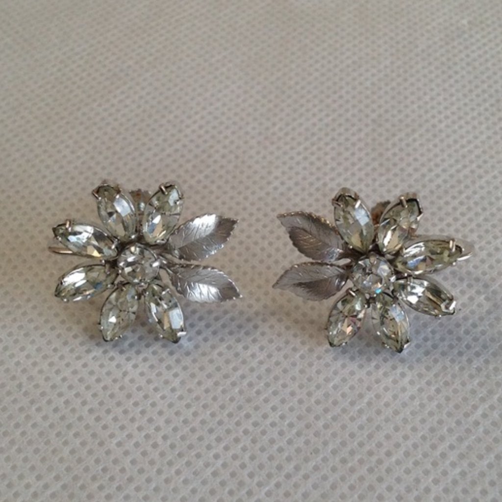 Stunning Vintage Krementz Rhinestone Daisy Flower Screwback Clip Earrings Signed 35$